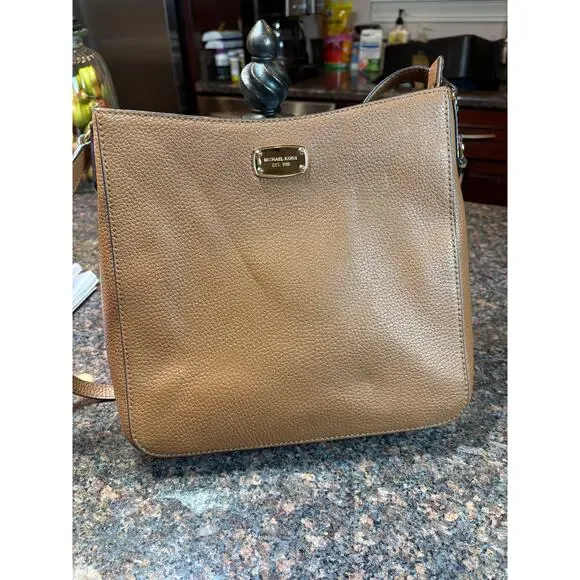 Michael Kors Jet Set Travel Camel Saffiano Leather Crossbody - Picture 4 of 15